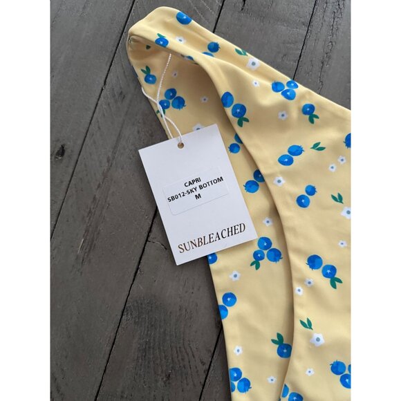 NWT Sunbleached Sky Bottom Capri Floral Print Bikini Bottoms Size Medium - Picture 3 of 4